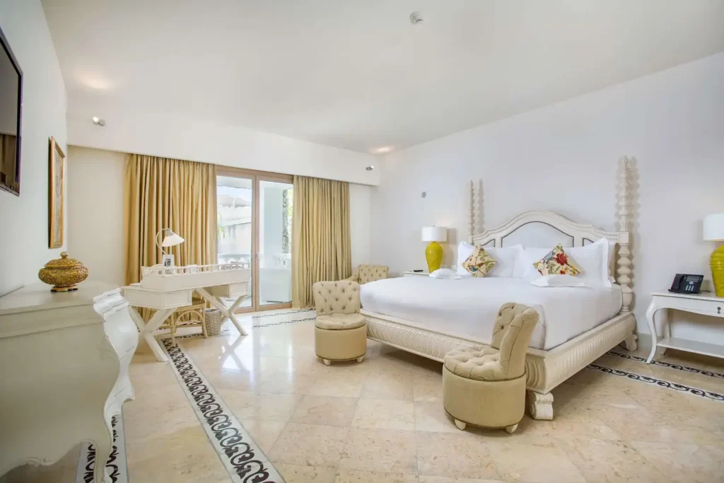 Luxury Pool Junior Suite, Eden Roc Cap Cana