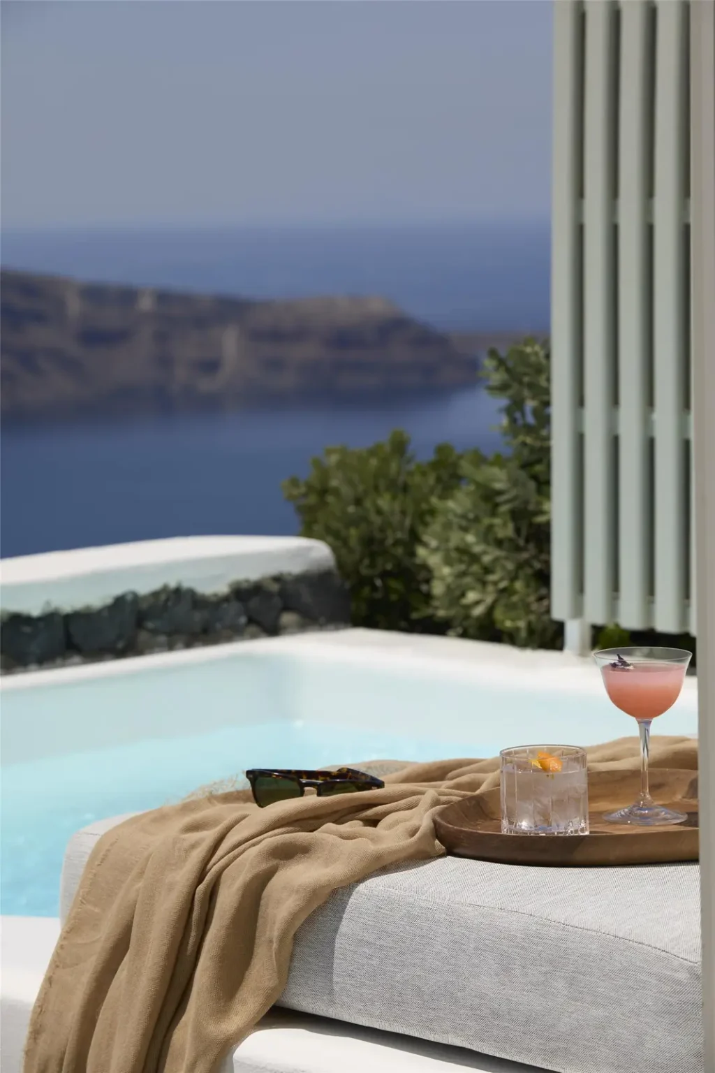 Grace Hotel Santorini, Auberge Collection