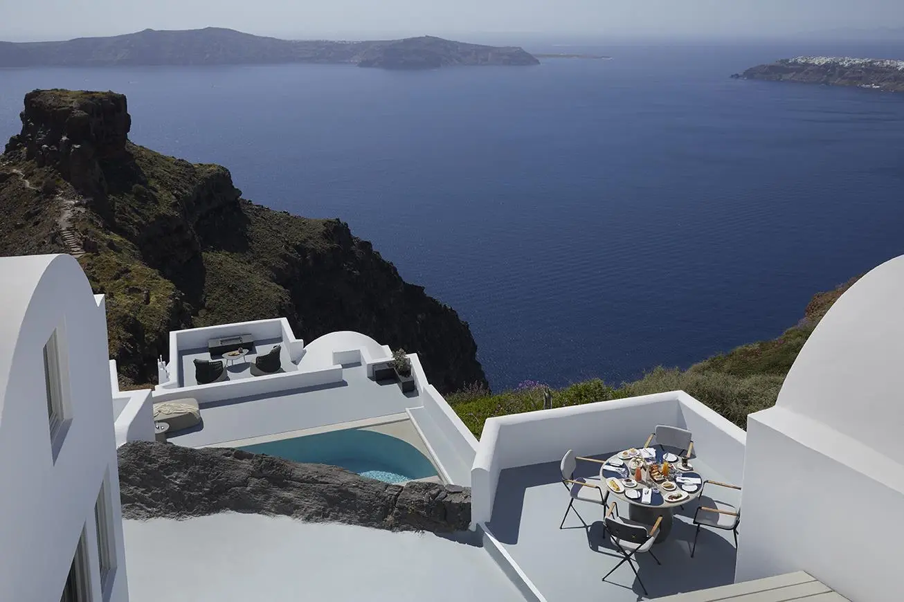 Grace Hotel Santorini, Auberge Collection