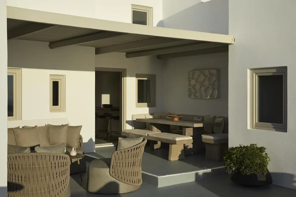 Grace Hotel Santorini, Auberge Collection