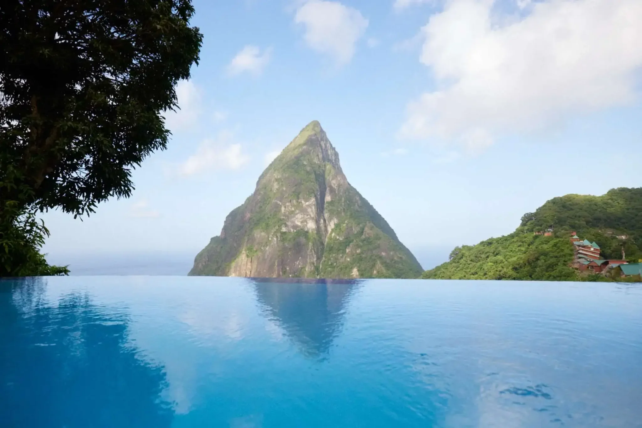 Jade Mountain vs Ladera