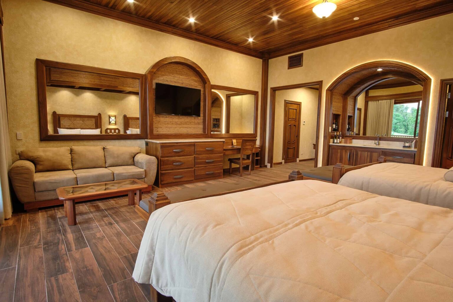 Vista Grande Double Queen room at The Springs Resort