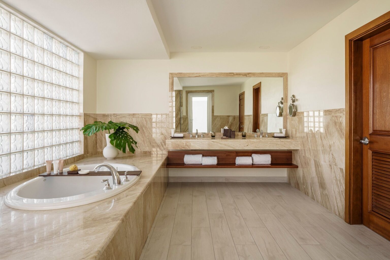 Aurora Anguilla Beachfront Junior Suite, Rendezvous Bay