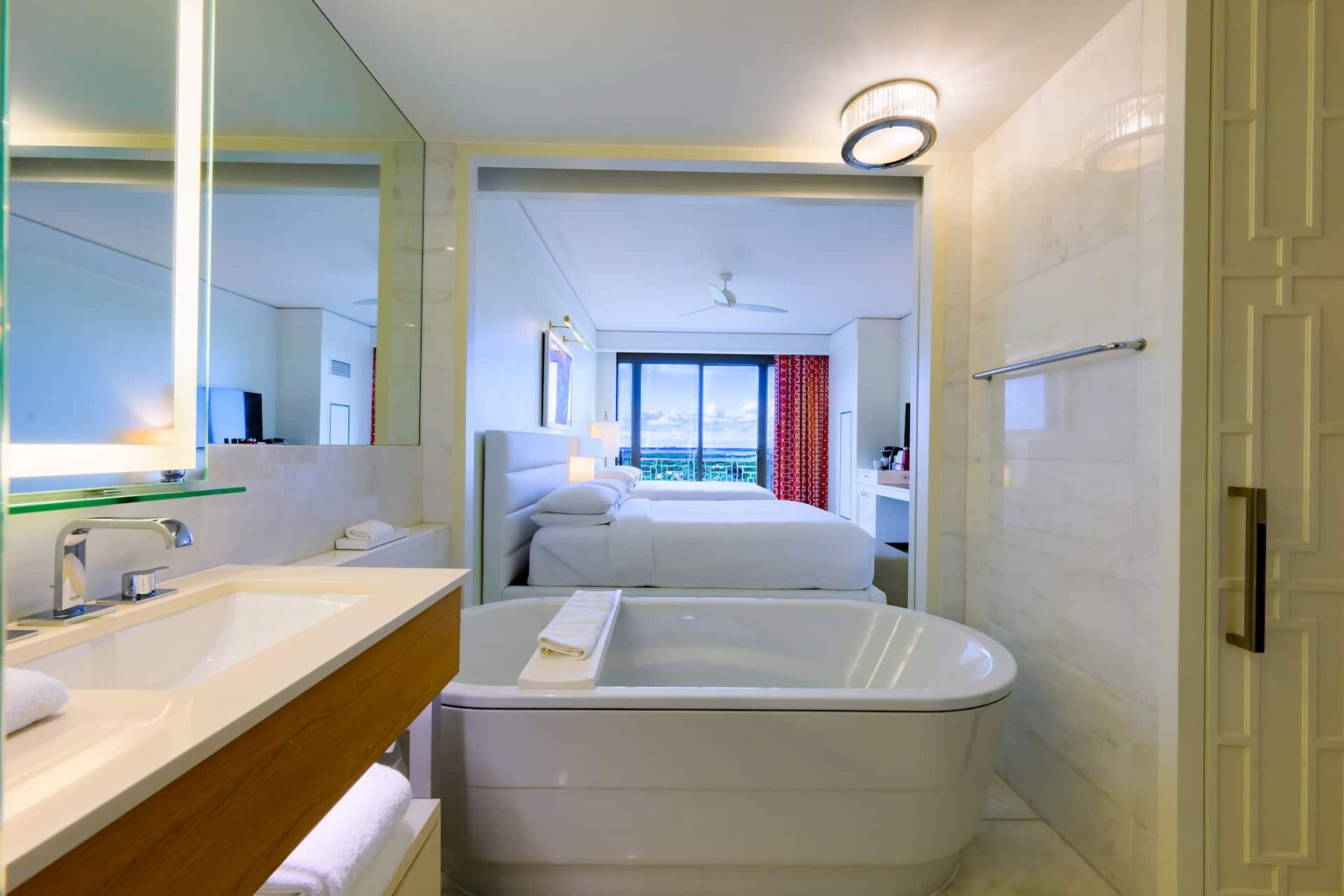 Grand Hyatt Baha Mar - Reserve bathroom with tub